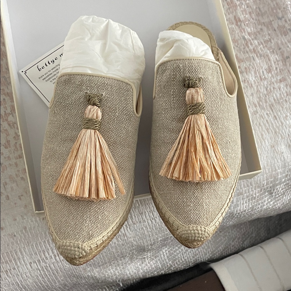 Bettye Muller Cream and Gold Design